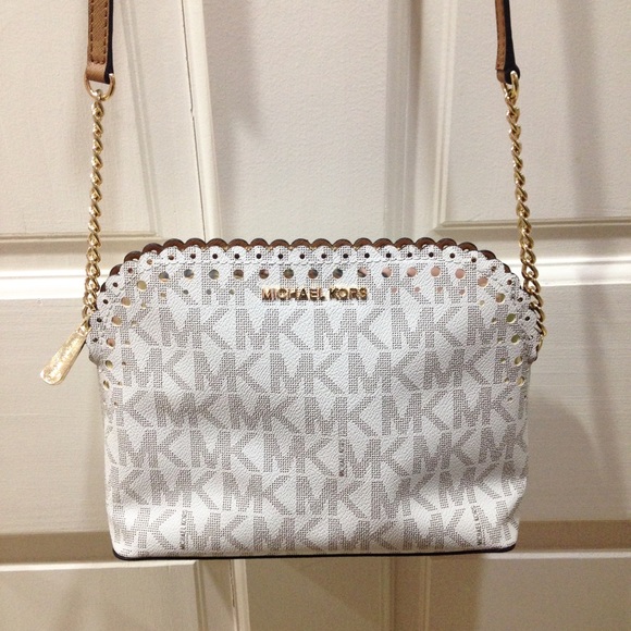 Michael Kors Handbags - Micheal Kors Scalloped Crossbody Purse Bag